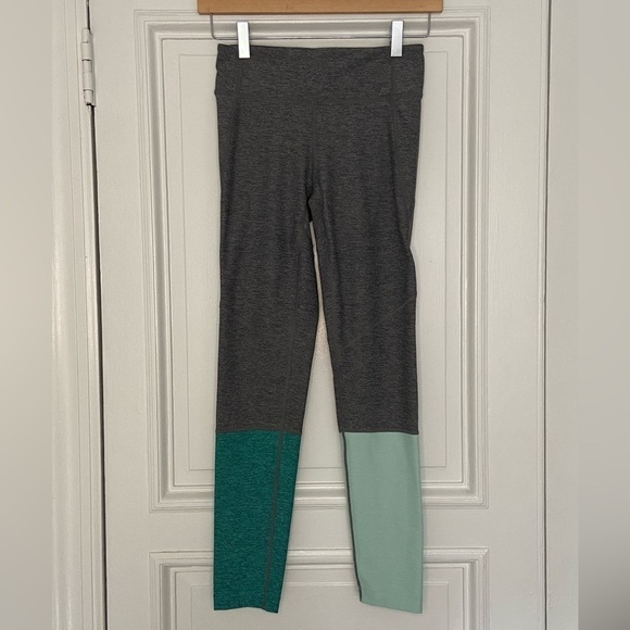 2 PAIR Lot Outdoor Voices 7/8 Dipped Leggings Small Gray Blue & Green Activewear - Picture 7 of 12